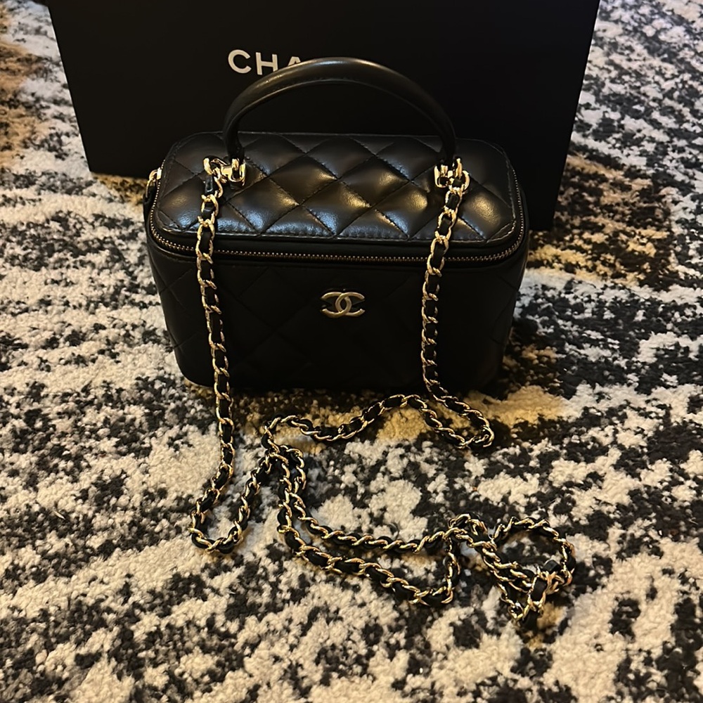 Chanel Vanity Clutch with Chain Shoulder Bag - Picture 4 of 16